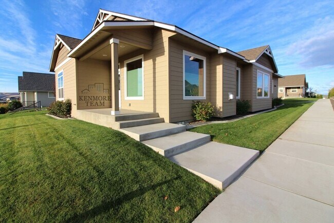 Building Photo - 2335 Bellaview Ave