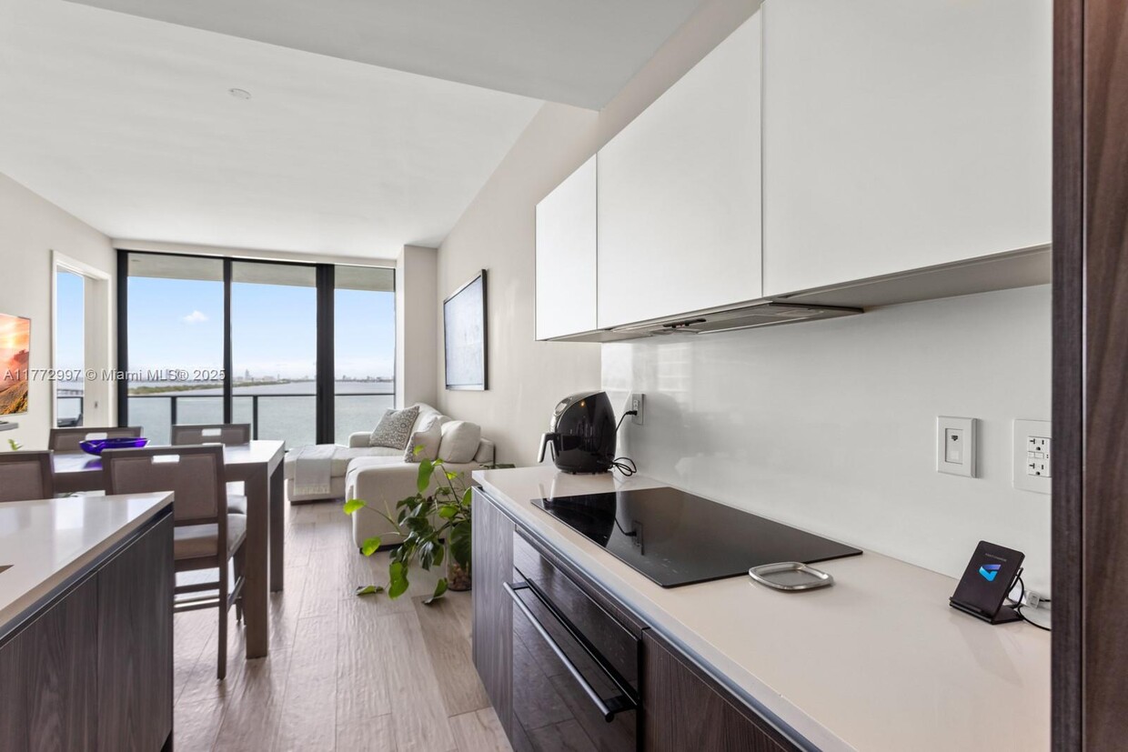 Foto principal - 480 NE 31st St
