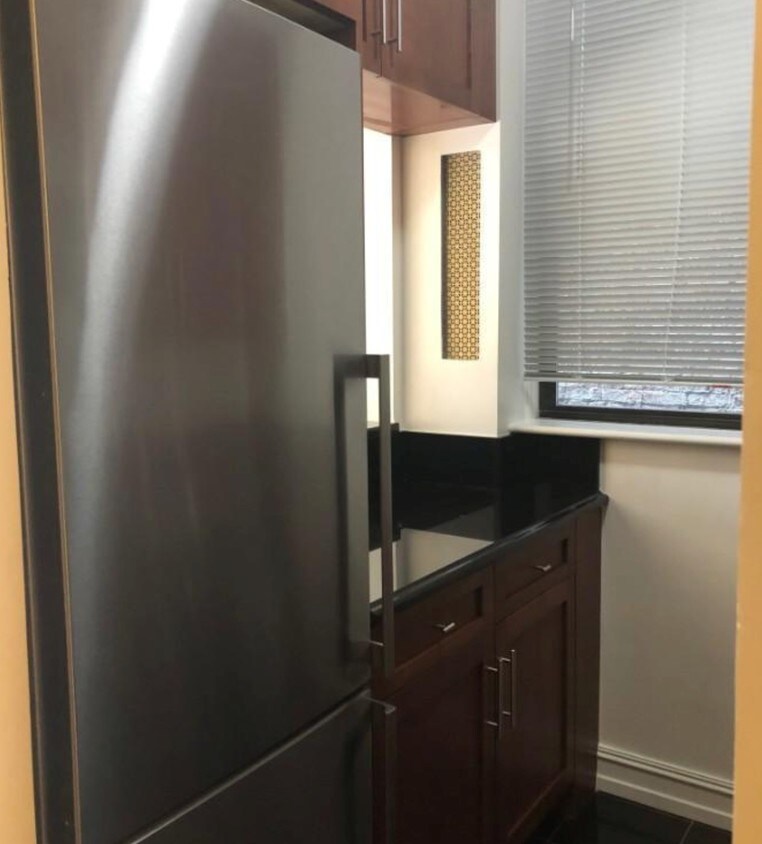 Foto principal - 171 E 82nd St