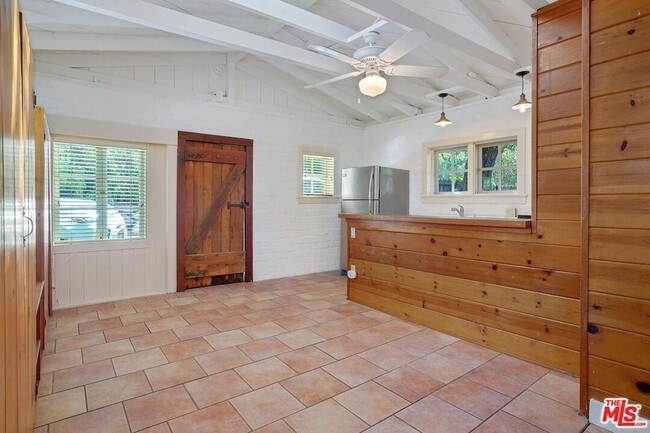 Building Photo - 21652 Encina Rd