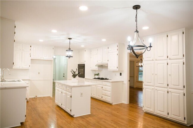 Foto del edificio - 2524 Bridgewood Ln