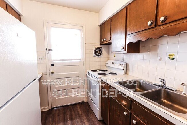 Foto del edificio - 2947 Ravenswood Dr