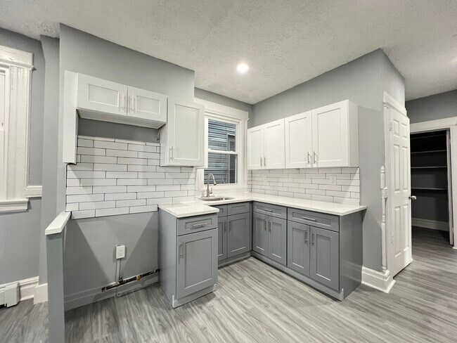 Unit 2 - 603 S 17th St