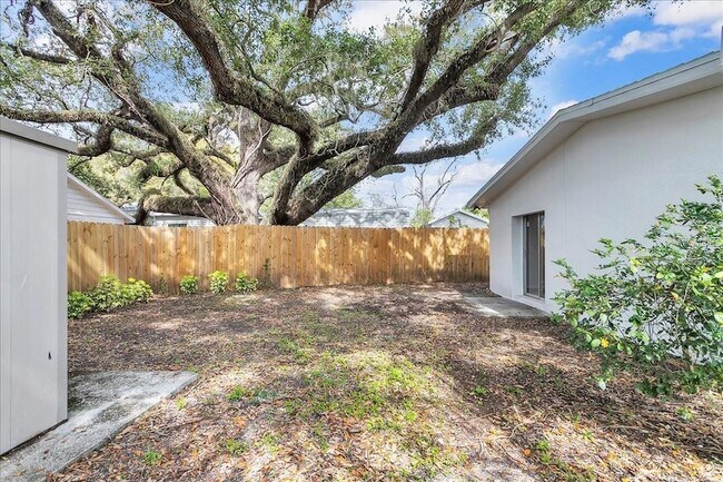 Foto del edificio - 6008 N Tampa St