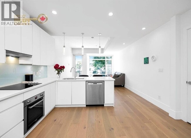 Photo du bâtiment - 1591 Bowser Ave