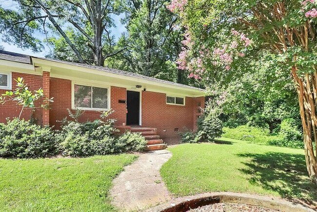 Building Photo - 2BD/1BA End Unit on Pecan Ave!