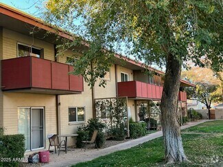 Building Photo - 355 E Thomas Rd