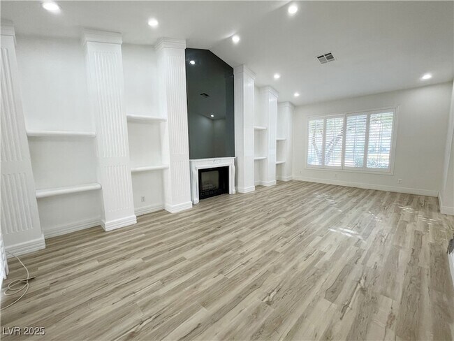 Foto del edificio - 7732 Crenshaw Way