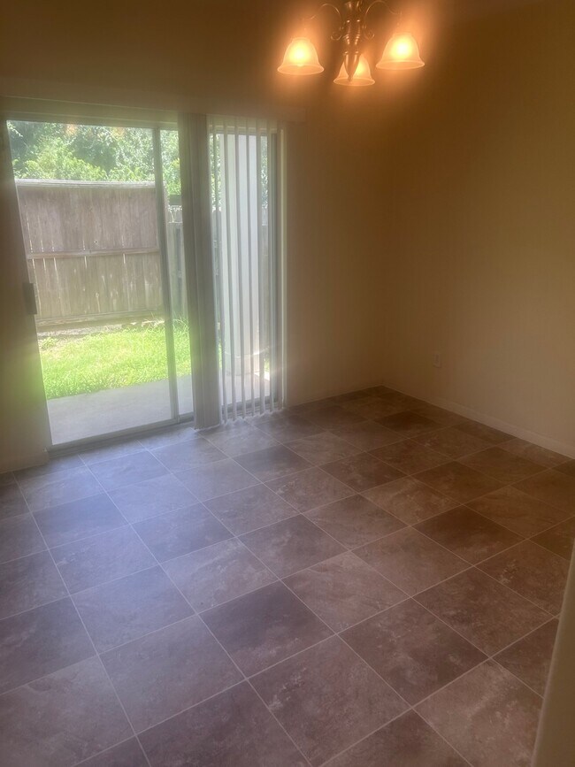 Building Photo - 8031 Barnes Ridge Ln