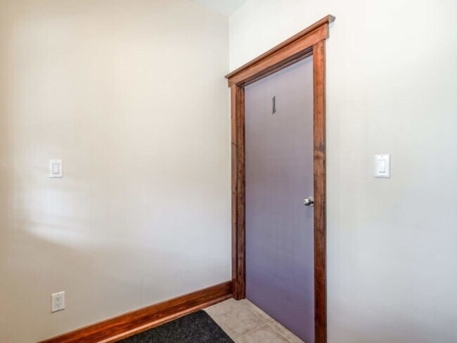 Building Photo - 91 Carrick Ave