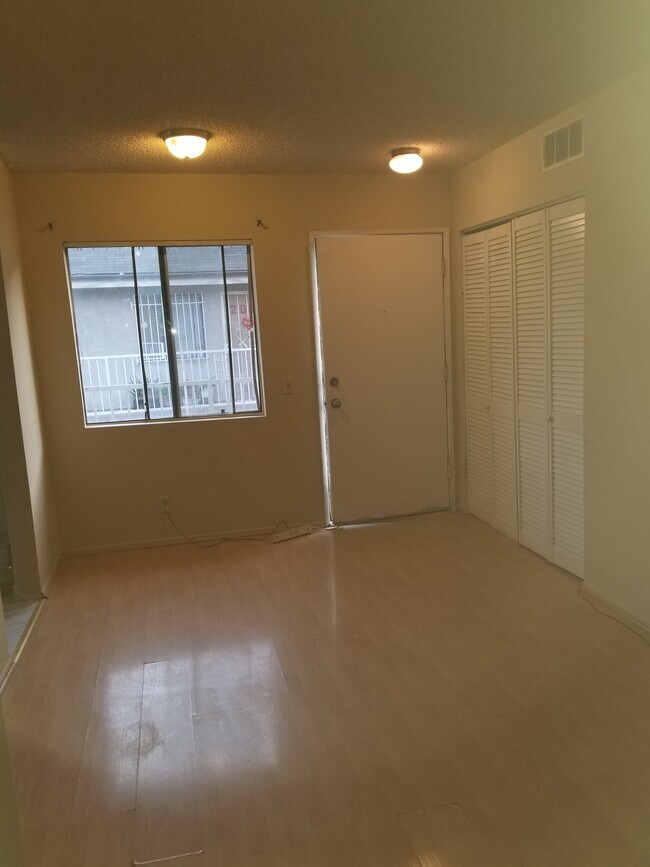 Foto del edificio - 390 N Avenue 57