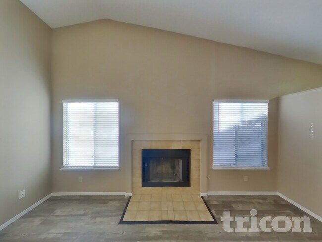 Foto del edificio - 733 Reagan Dr