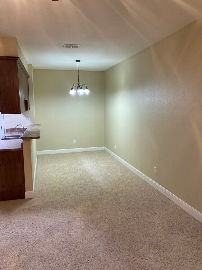 Dining area - 930 Rockdale Rd