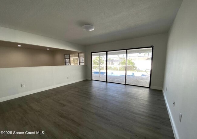 Foto del edificio - 451 Port Malabar Blvd NE