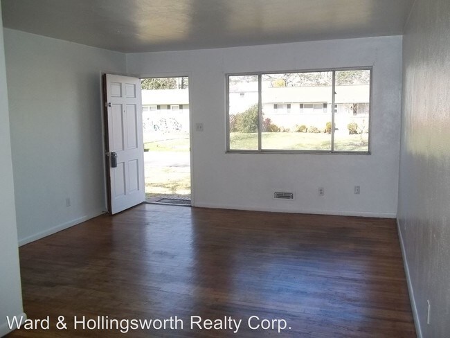 Building Photo - 304 Barcelona Ln