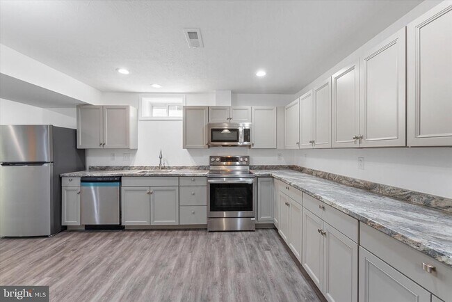 Building Photo - 217 Bridgewater Dr