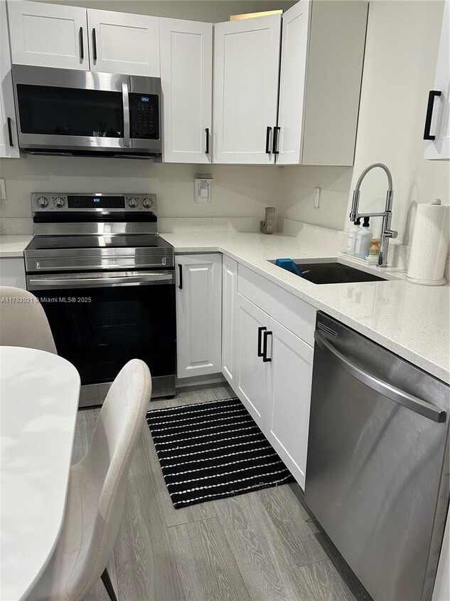 Foto principal - 208 Meridian Ave