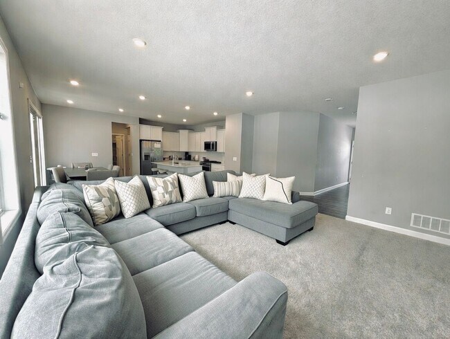 Foto del edificio - Beautiful New Construction 5bed 4bath Home in Otsego