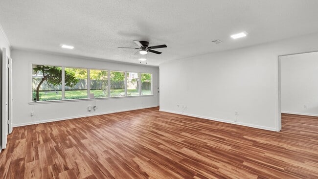 Building Photo - 4009 Springlake Park Rd