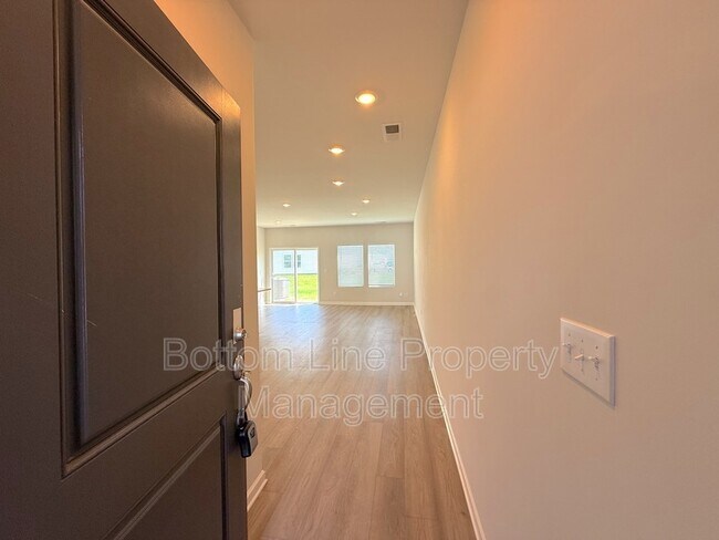 Foto del edificio - 1066 Plumcrest Dr