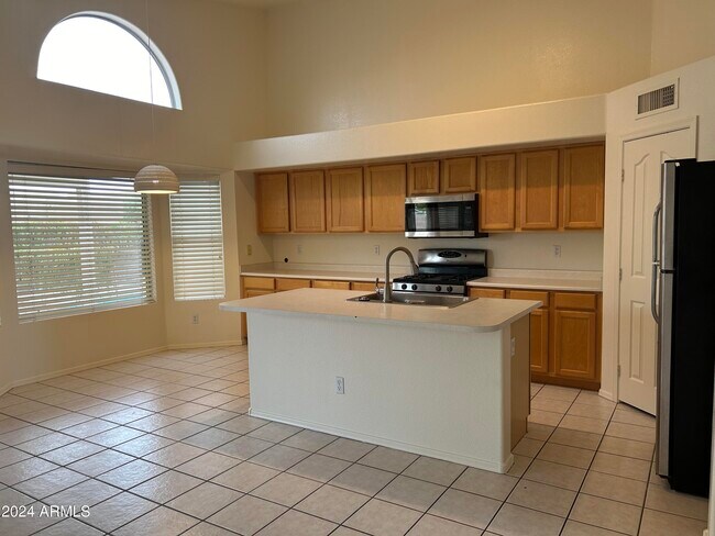 Building Photo - 1161 W Courtney Ln