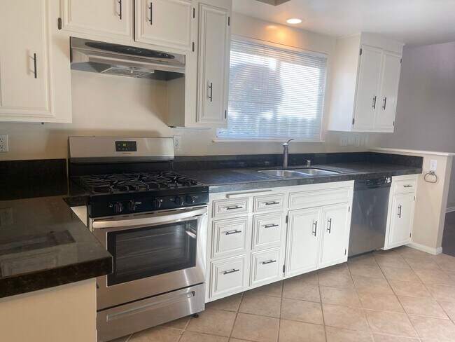 Foto del edificio - Woodland Hills 3bd 2ba gem with pool!