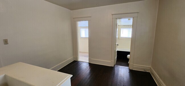 Building Photo - 632 Hill Ave