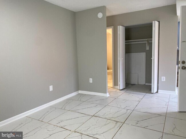 Foto del edificio - 7191 Cypress Ct