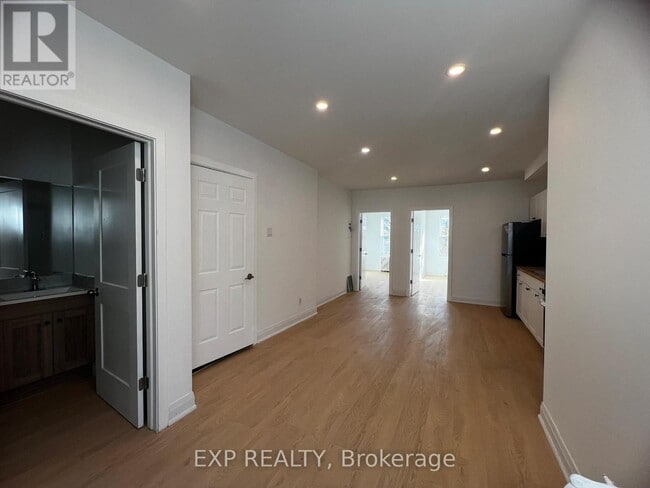 Building Photo - 804A St Clair Ave W