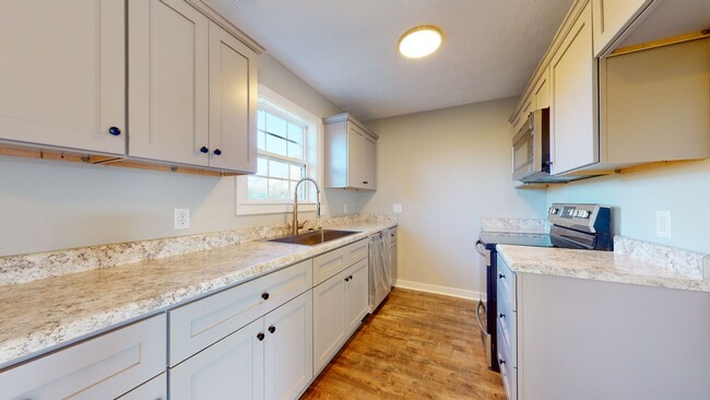 Building Photo - Beautiful Brick 3 Bed 2 Bath Home Just Min...