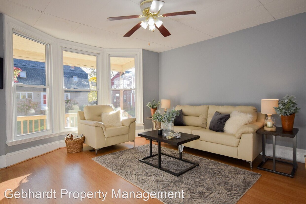 Foto principal - 2 br, 1 bath House - 129 School St