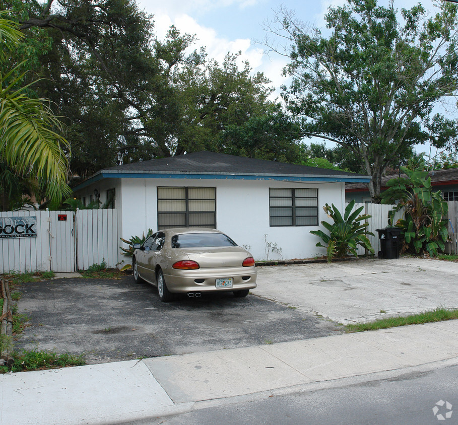Building Photo - 807-819 W Las Olas Blvd