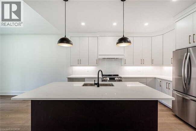 Building Photo - 115 Chesley St