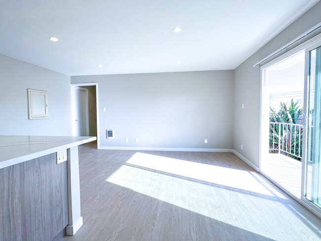 Building Photo - 1525 Amherst Ave