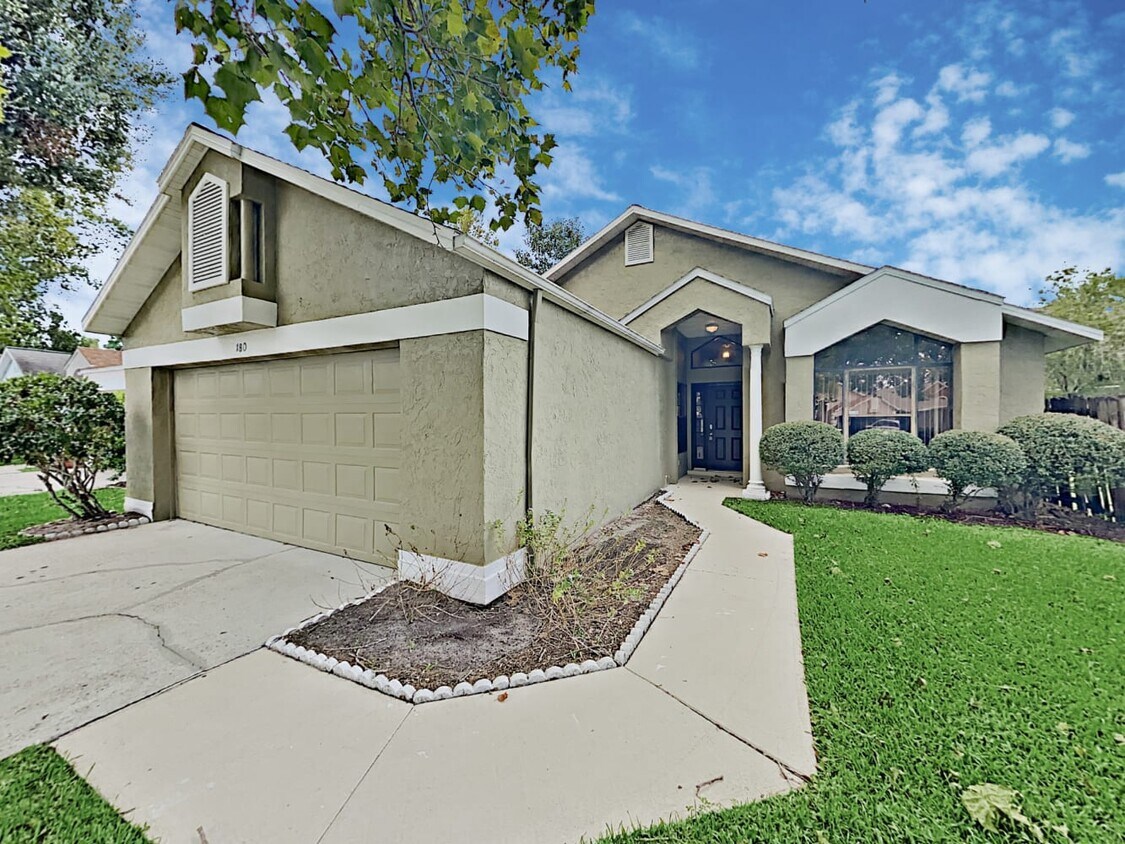 Primary Photo - 180 Lakebreeze Cir