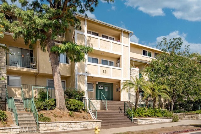 Foto del edificio - 121 Sinclair Ave