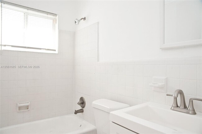 Foto del edificio - 304 SE 9th Ct