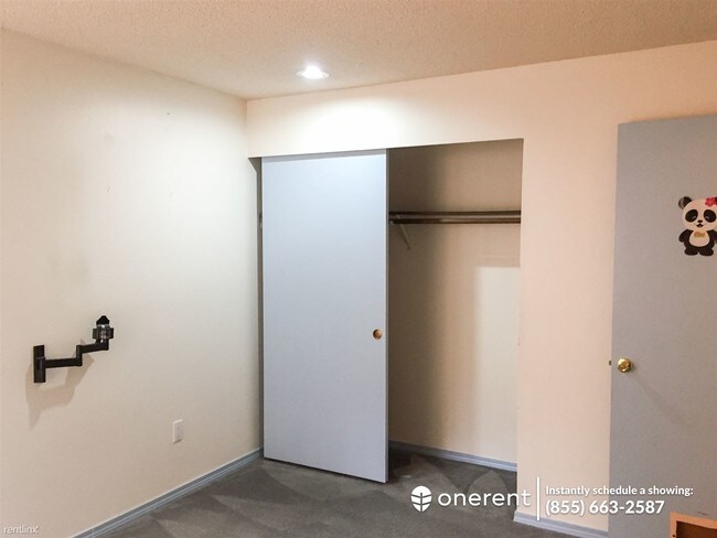 Building Photo - 2 br, 2 bath Condo - 711 122nd Ave NE #A5