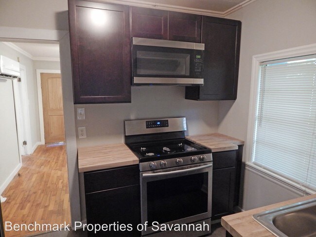 Building Photo - 2 br, 1 bath House - 104 West 76th Streeet