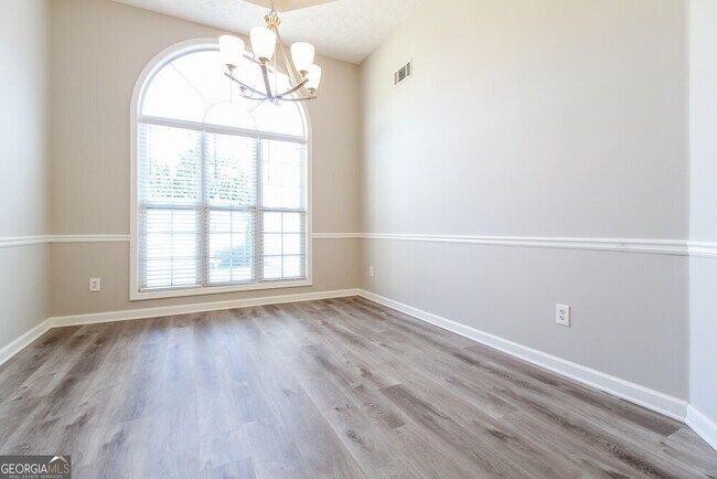 Foto del edificio - 280 Avalon Forest Dr NW