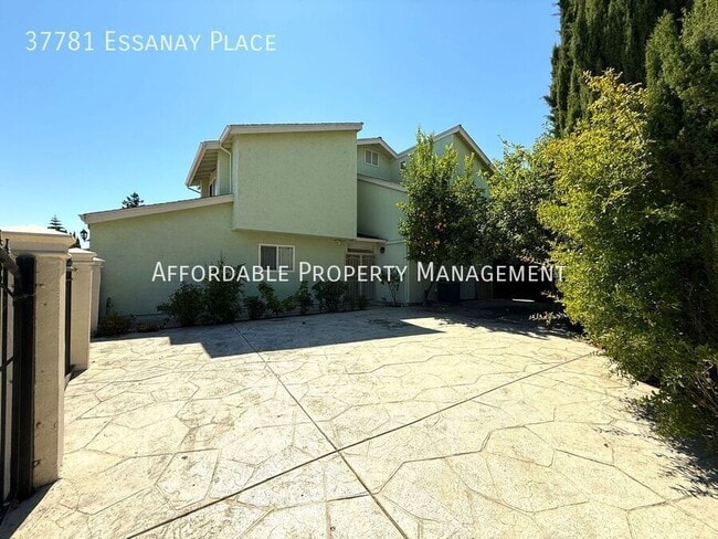 Building Photo - 37781 Essanay Pl