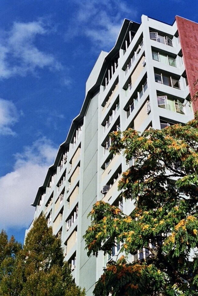 Foto del edificio - Remodeled 2 bedroom high rise