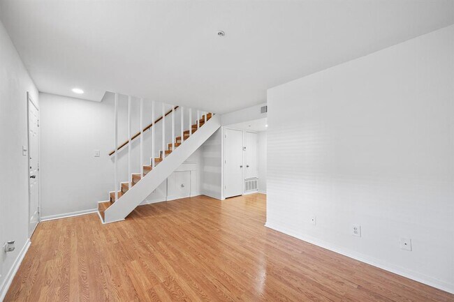 Building Photo - 8100 Seawall Blvd