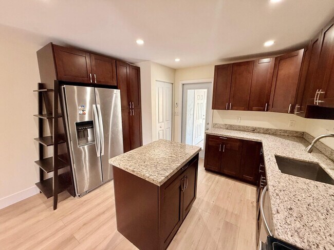 Foto del edificio - 1941 NE 51st Ct