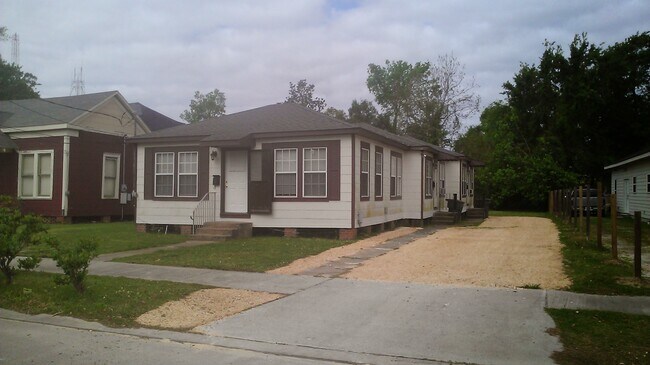 Building Photo - 420 Moss St