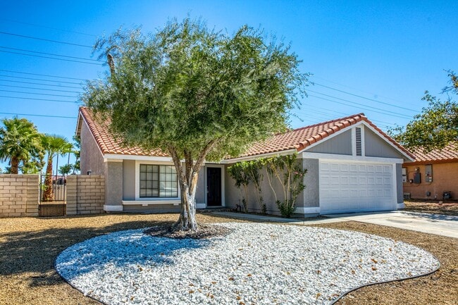 Building Photo - 2358 Belvedere Dr
