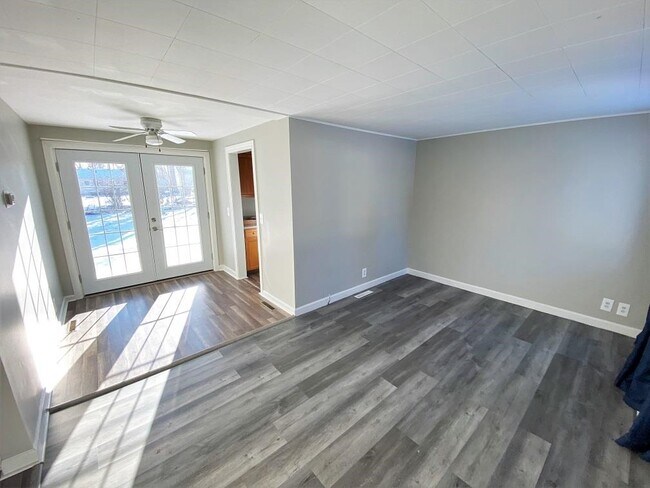 Foto del edificio - 120 Bradley Ct