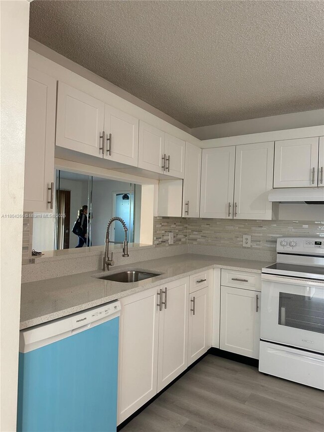 Building Photo - 1300 SW 124th Terrace