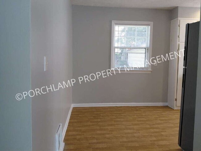 Foto del edificio - 1524 Edward Ave SE