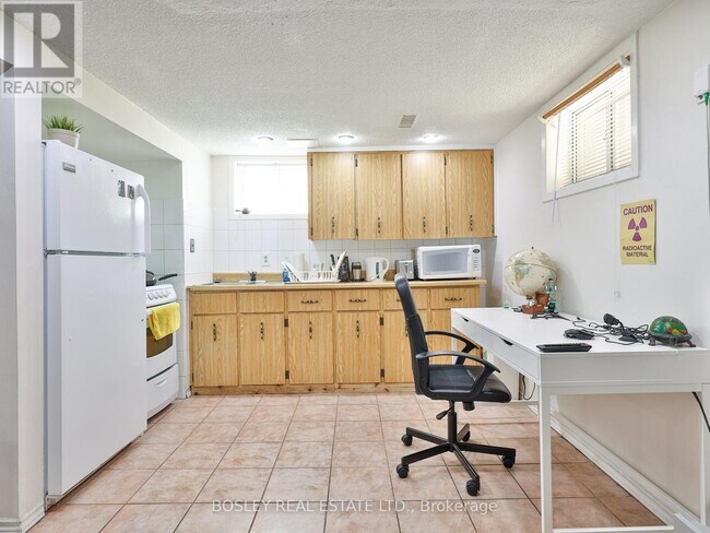 Building Photo - 283 Davisville Ave